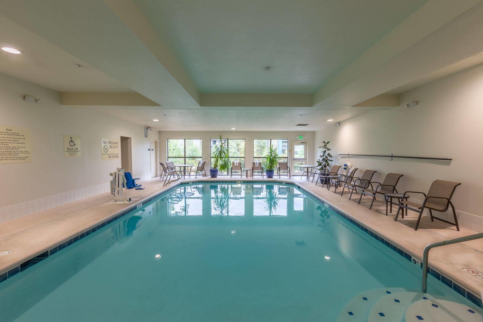 Hampton Inn Eugene Dış mekan fotoğraf